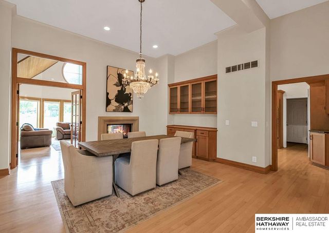 811 Western Hills Drive, Papillion, NE 68046