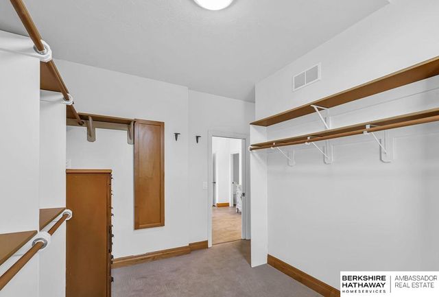 811 Western Hills Drive, Papillion, NE 68046