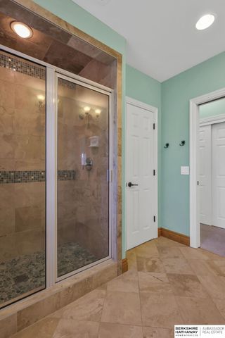 811 Western Hills Drive, Papillion, NE 68046