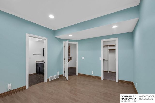 811 Western Hills Drive, Papillion, NE 68046