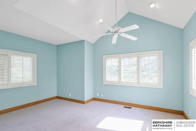 811 Western Hills Drive, Papillion, NE 68046