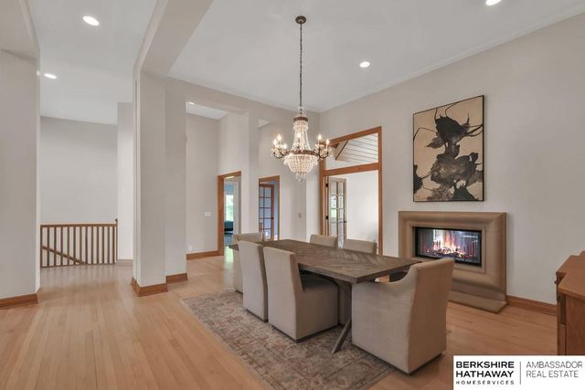 811 Western Hills Drive, Papillion, NE 68046
