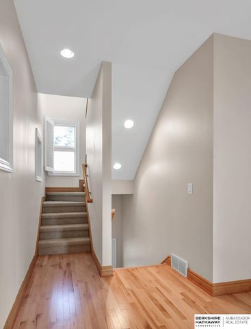 811 Western Hills Drive, Papillion, NE 68046