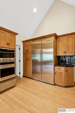 811 Western Hills Drive, Papillion, NE 68046