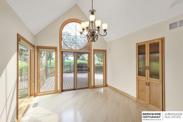 811 Western Hills Drive, Papillion, NE 68046