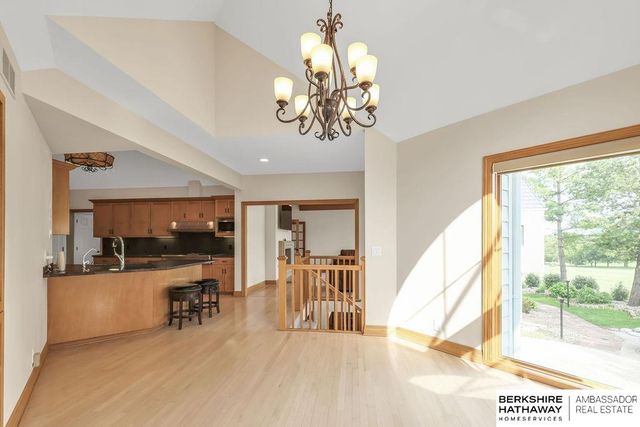 811 Western Hills Drive, Papillion, NE 68046