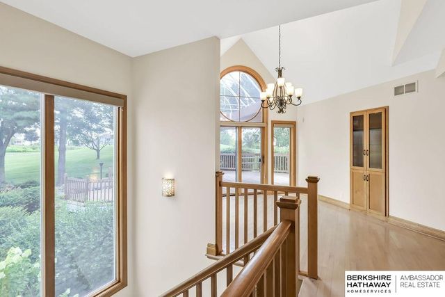 811 Western Hills Drive, Papillion, NE 68046