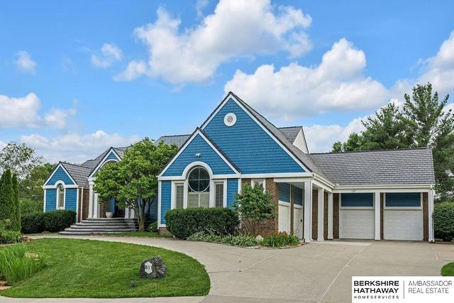 811 Western Hills Drive, Papillion, NE 68046