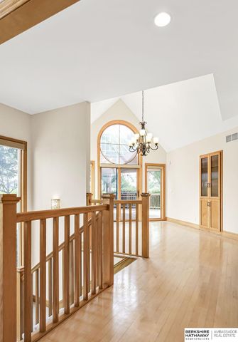 811 Western Hills Drive, Papillion, NE 68046