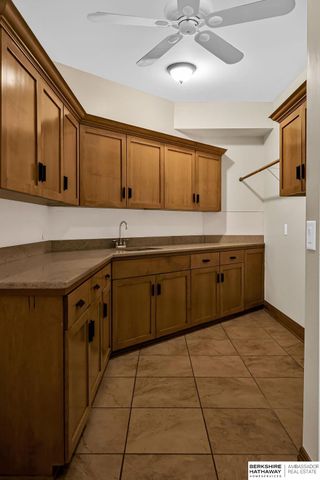 811 Western Hills Drive, Papillion, NE 68046