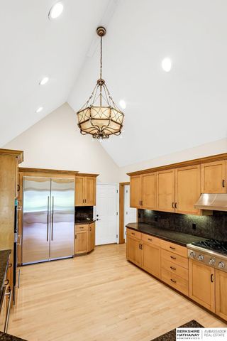 811 Western Hills Drive, Papillion, NE 68046