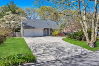 8 Grand Canyon Lane, Coram, NY 11727