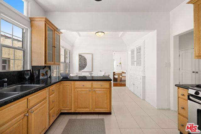 155 N Detroit Street, Los Angeles, CA 90036
