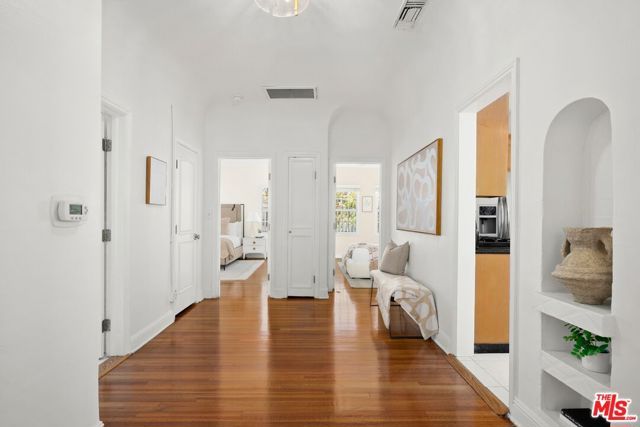 155 N Detroit Street, Los Angeles, CA 90036