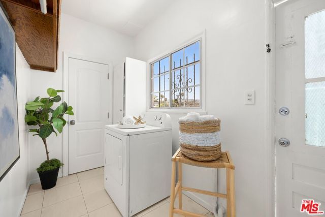 155 N Detroit Street, Los Angeles, CA 90036
