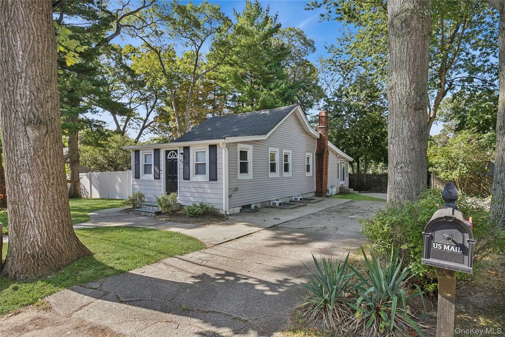 48 W 5th Street, Ronkonkoma, NY 11779