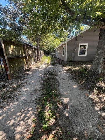 1218 Magnolia Street, Baytown, TX 77520
