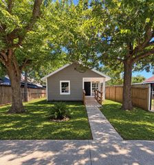 1218 Magnolia Street, Baytown, TX 77520