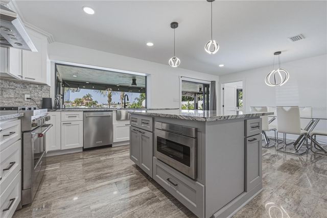 4201 37TH STREET S, St Petersburg, FL 33711
