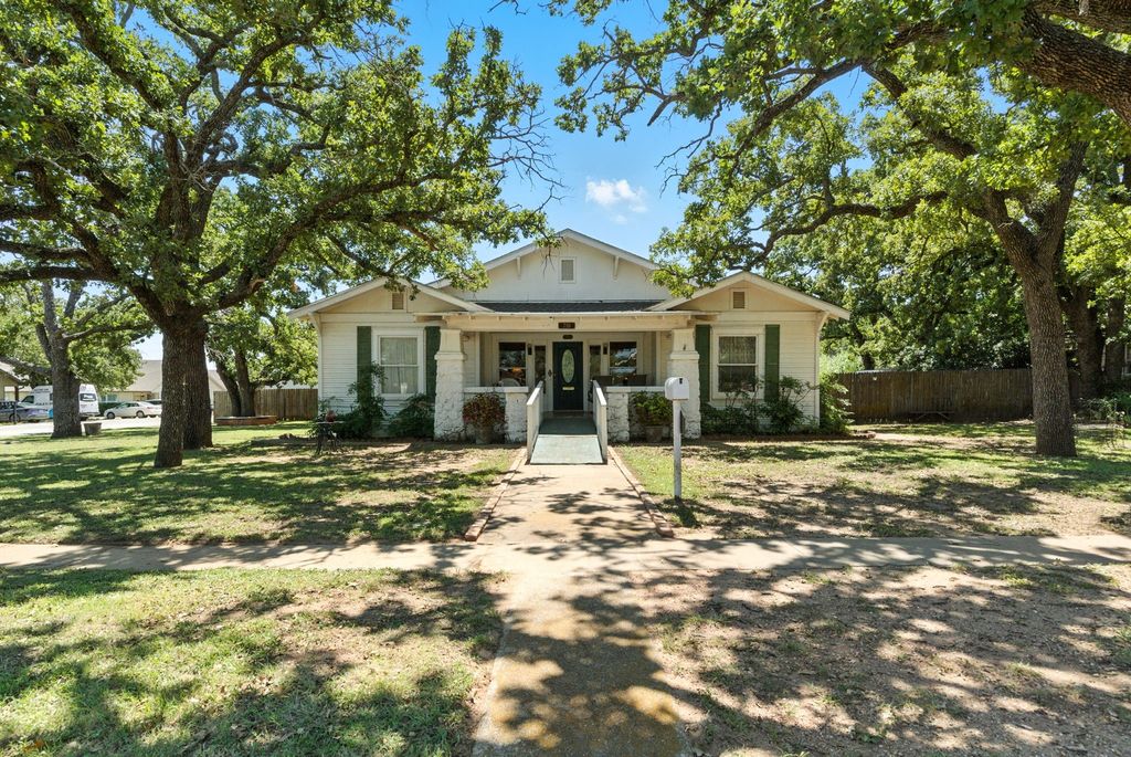 710 E 21st Street, Cisco, TX 76437