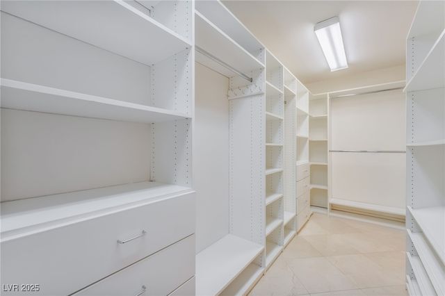 9796 Raven Wing Canyon Court, Las Vegas, NV 89183