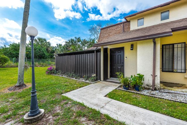 2941 Genoa Place, West Palm Beach, FL 33406