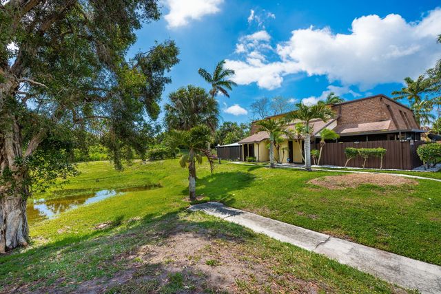 2941 Genoa Place, West Palm Beach, FL 33406