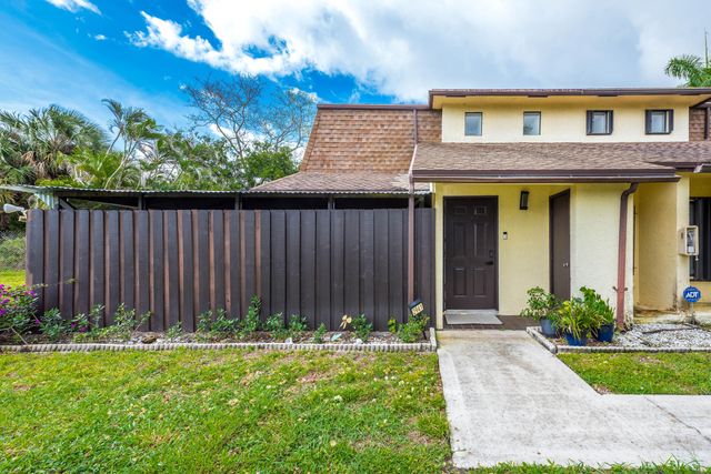2941 Genoa Place, West Palm Beach, FL 33406