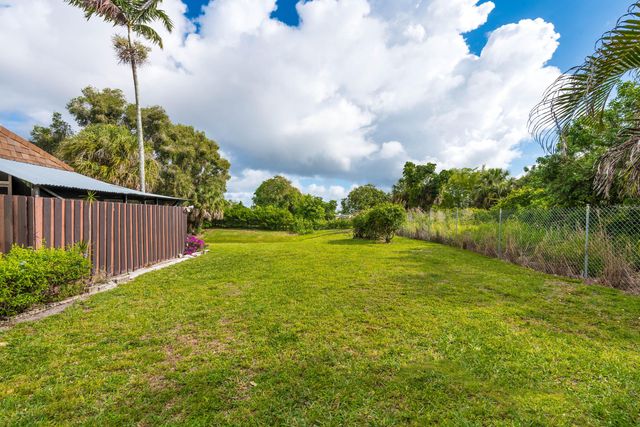 2941 Genoa Place, West Palm Beach, FL 33406