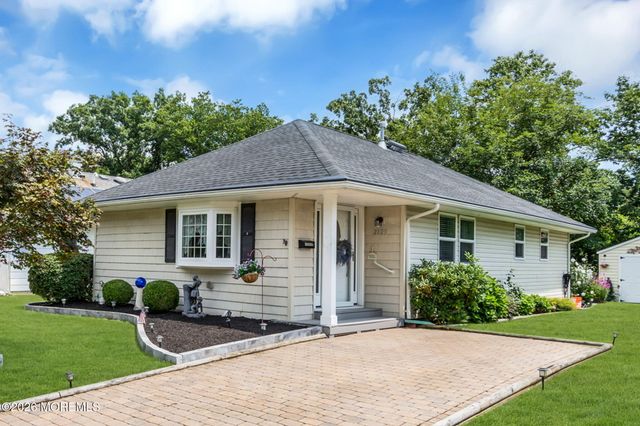 2125 Mount Hope Lane, Toms River, NJ 08753