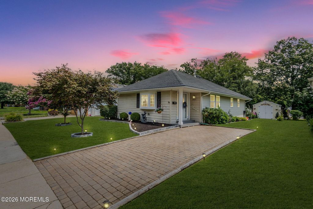 2125 Mount Hope Lane, Toms River, NJ 08753