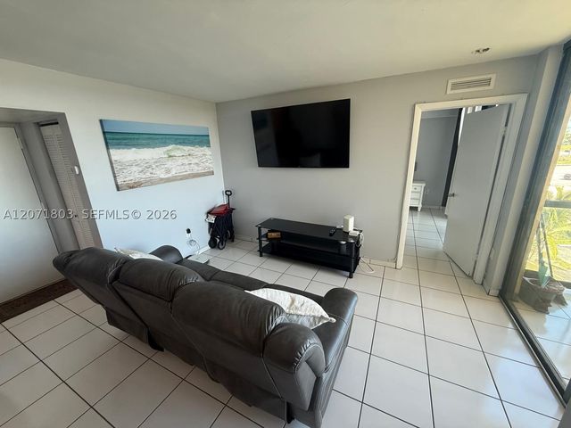11790 SW 18th St 520-3, Miami, FL 33175