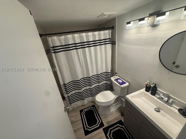 11790 SW 18th St 520-3, Miami, FL 33175