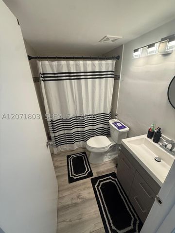 11790 SW 18th St 520-3, Miami, FL 33175