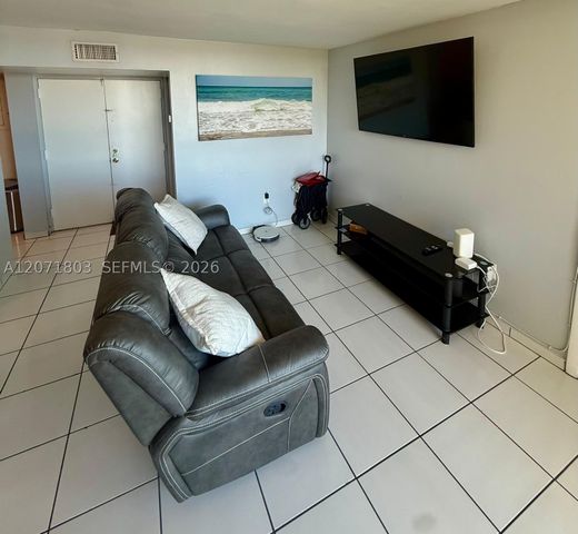 11790 SW 18th St 520-3, Miami, FL 33175