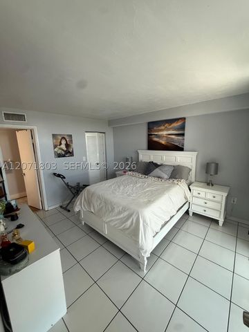 11790 SW 18th St 520-3, Miami, FL 33175