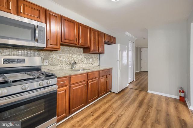 930 FOXWOOD LN, Essex, MD 21221