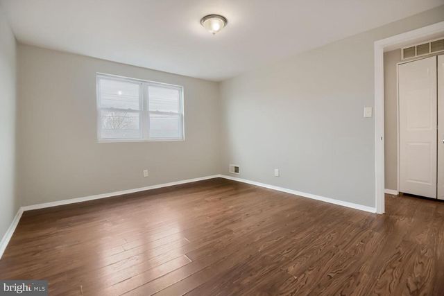 930 FOXWOOD LN, Essex, MD 21221