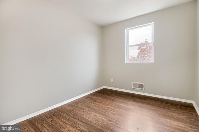 930 FOXWOOD LN, Essex, MD 21221