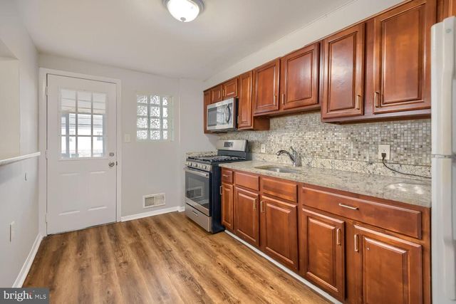 930 FOXWOOD LN, Essex, MD 21221