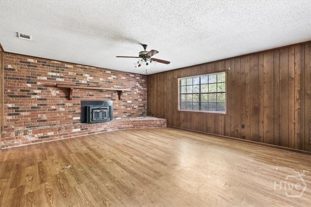 Image 5 of property listing at 107 Middleton Drive, Rincon, GA 31326