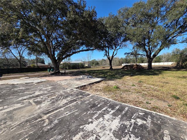 414 Gordy Road, Bacliff, TX 77518