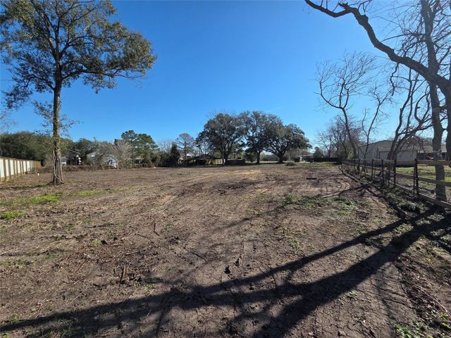 414 Gordy Road, Bacliff, TX 77518