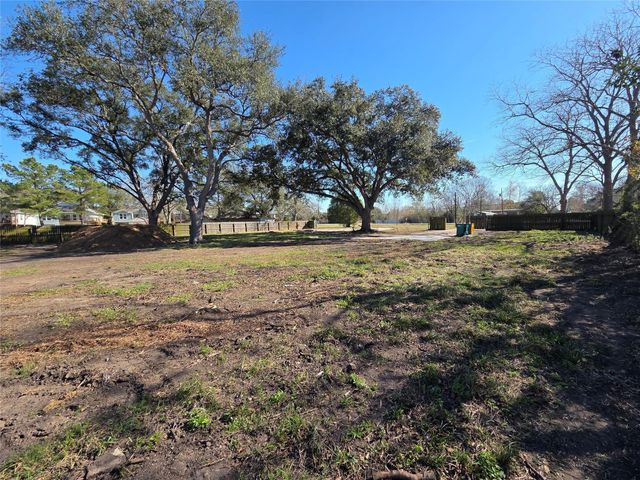 414 Gordy Road, Bacliff, TX 77518