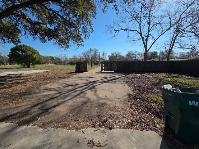 414 Gordy Road, Bacliff, TX 77518