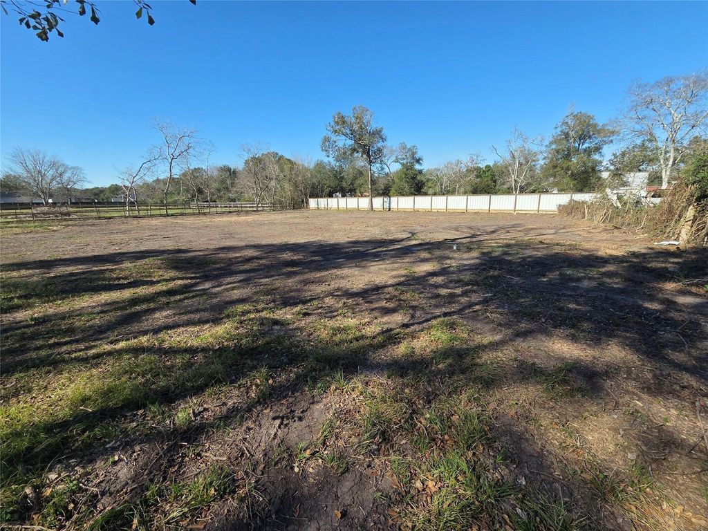 414 Gordy Road, Bacliff, TX 77518