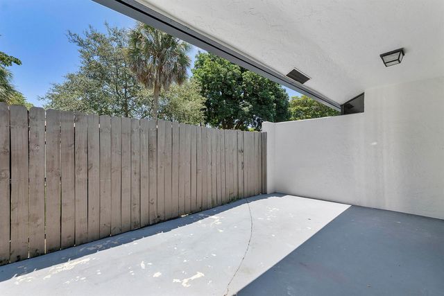 23284 SW 53rd Avenue D, Boca Raton, FL 33433