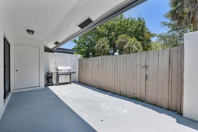 23284 SW 53rd Avenue D, Boca Raton, FL 33433