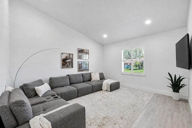 23284 SW 53rd Avenue D, Boca Raton, FL 33433