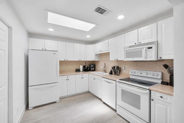23284 SW 53rd Avenue D, Boca Raton, FL 33433